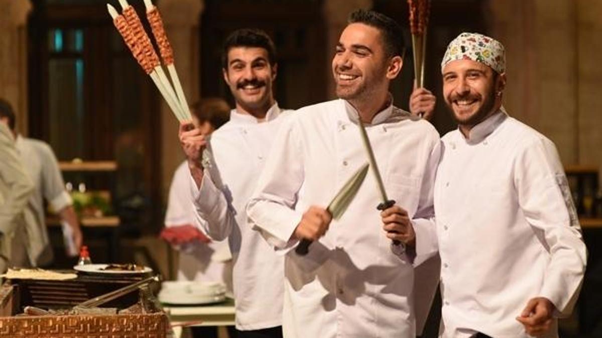'Aşkın Tarifi' için kebap hazırladı!