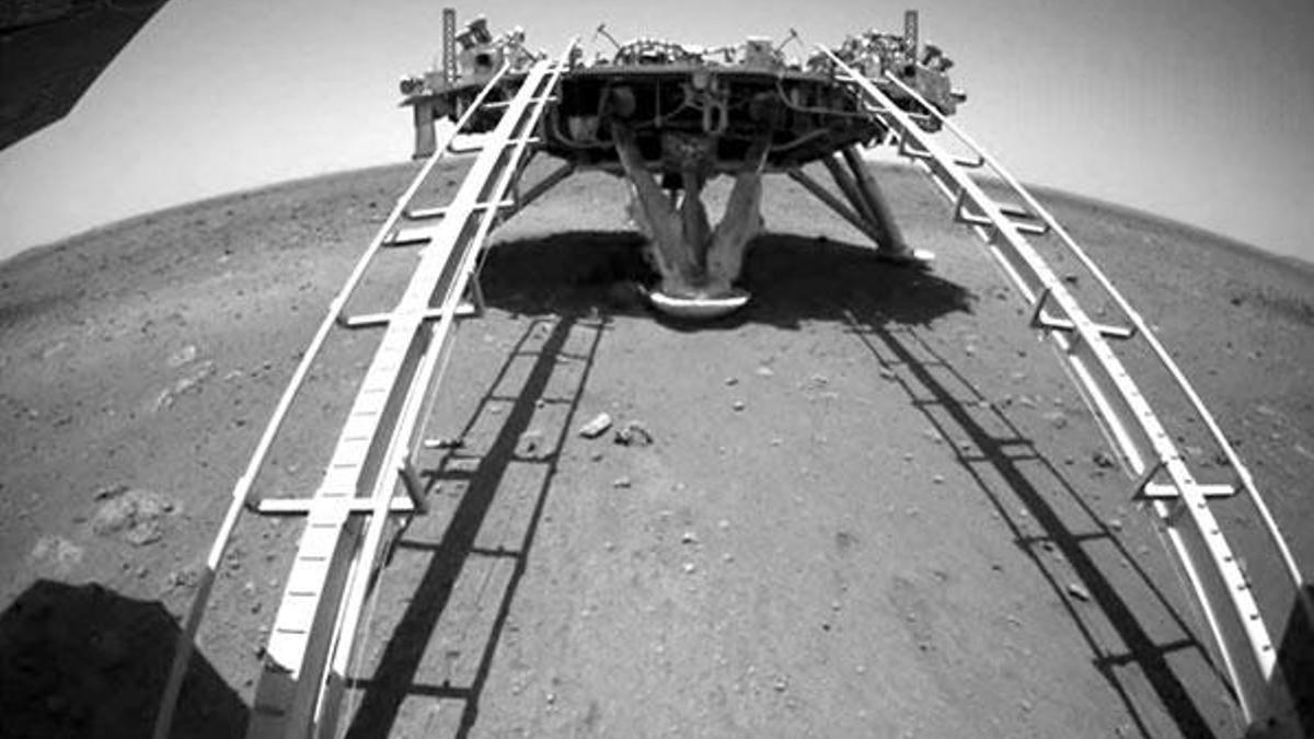 Çin'in uzay aracı Zhurong, Mars'ta ilk sürüşünü gerçekleştirdi