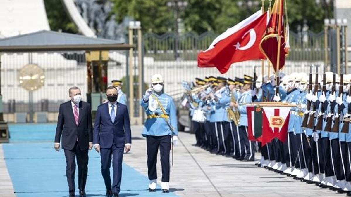 Polonya Cumhurbaşkanı Ankara'da! Cumhurbaşkanı Erdoğan karşıladı