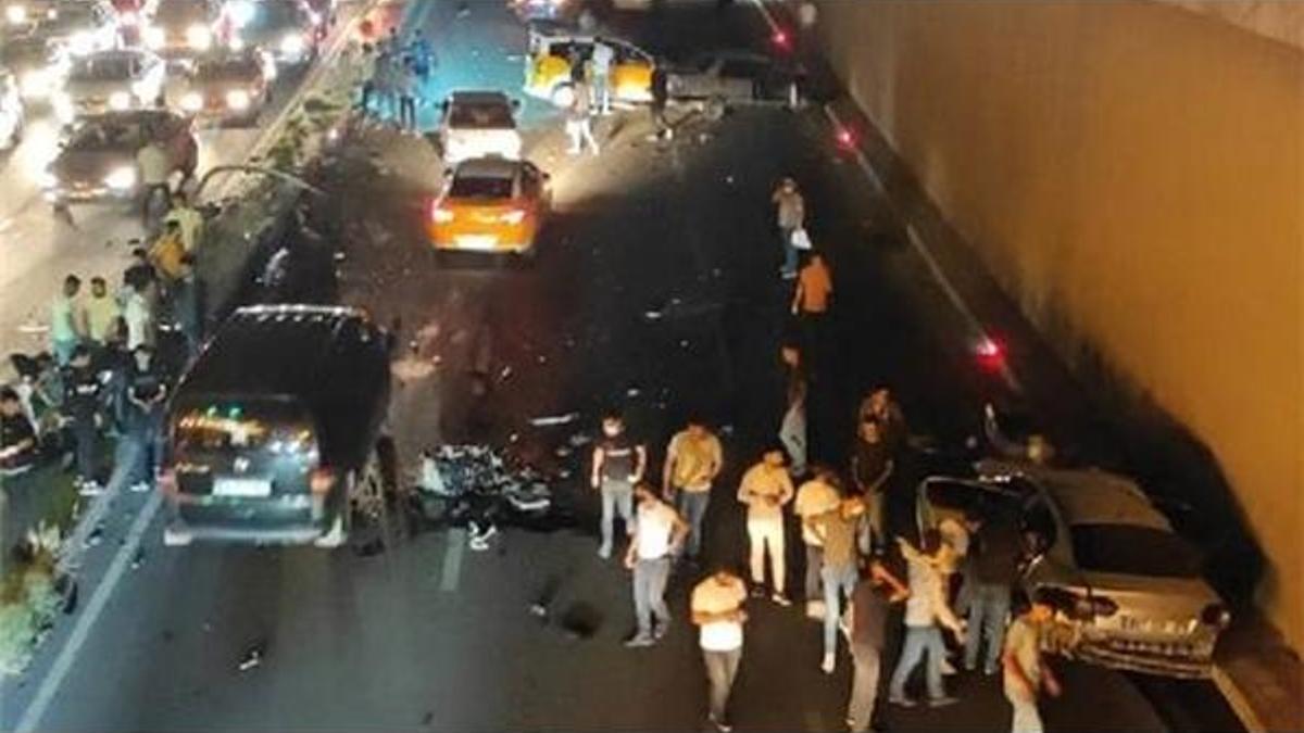 5 araç birbirine girdi! 2 ölü, 8 yaralı