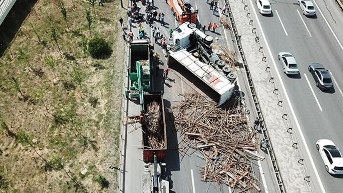 Tem Otoyolu'nda kaza! Trafik tamamen durdu