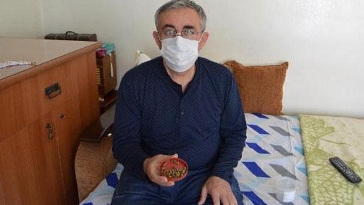 Mesanesinden 50 taş çıkarıldı