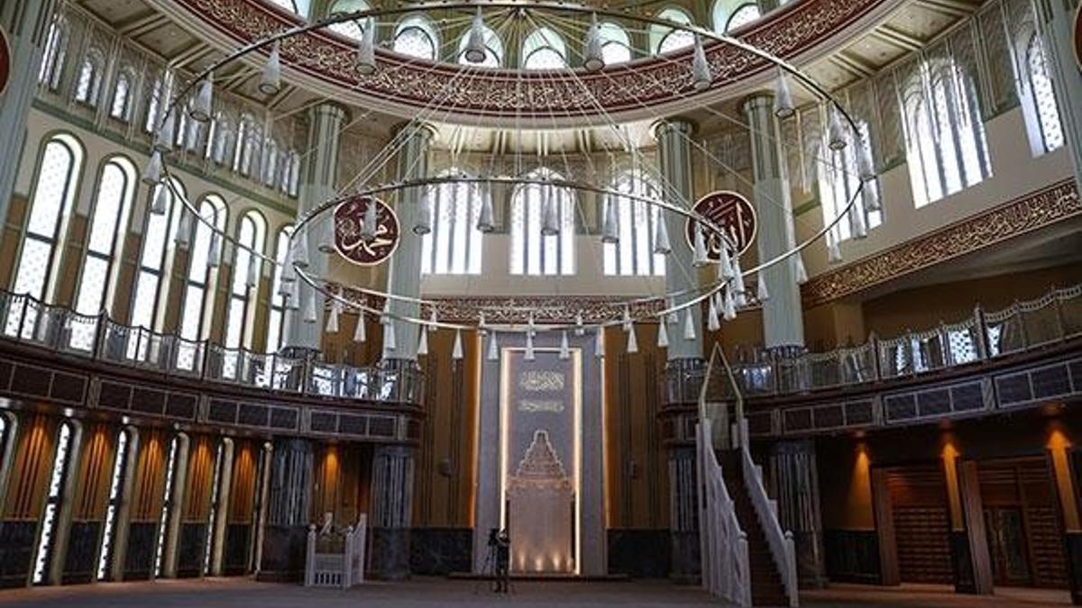 Altan Elmas kimdir? Taksim Cami mihrap, mimber ve kürsü tasarımını yapan Altan Elmas kimdir?