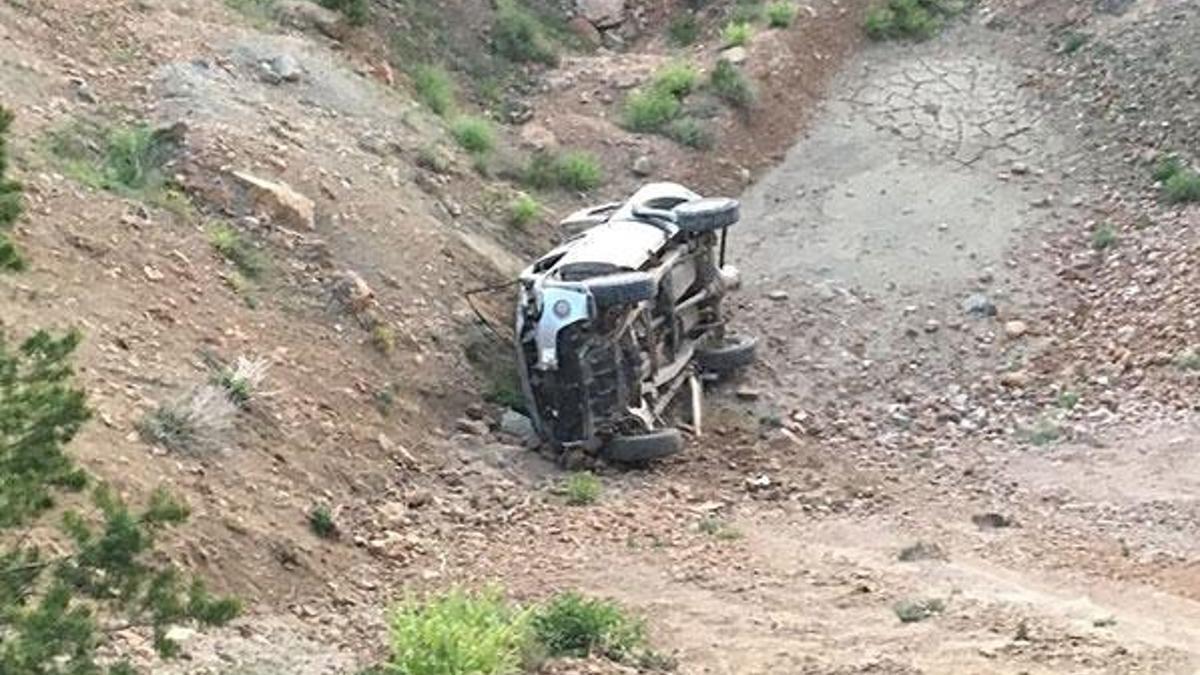 Kamyonet şarampole devrildi; karı- koca öldü, 4 kişi yaralandı