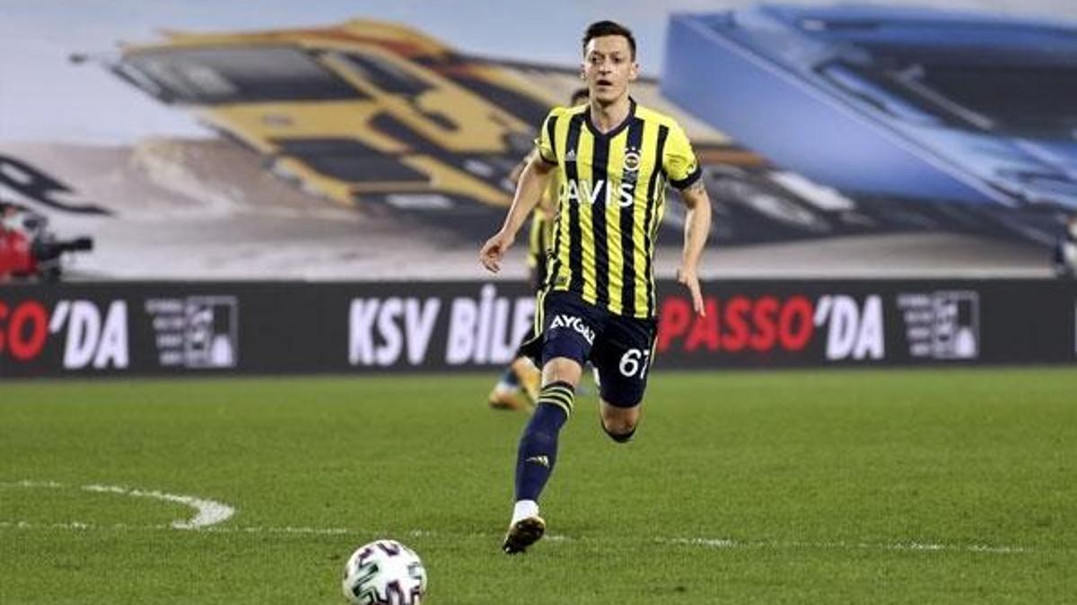 Fenerbahçeli Mesut Özil'in formaları 5 dakikada tükendi