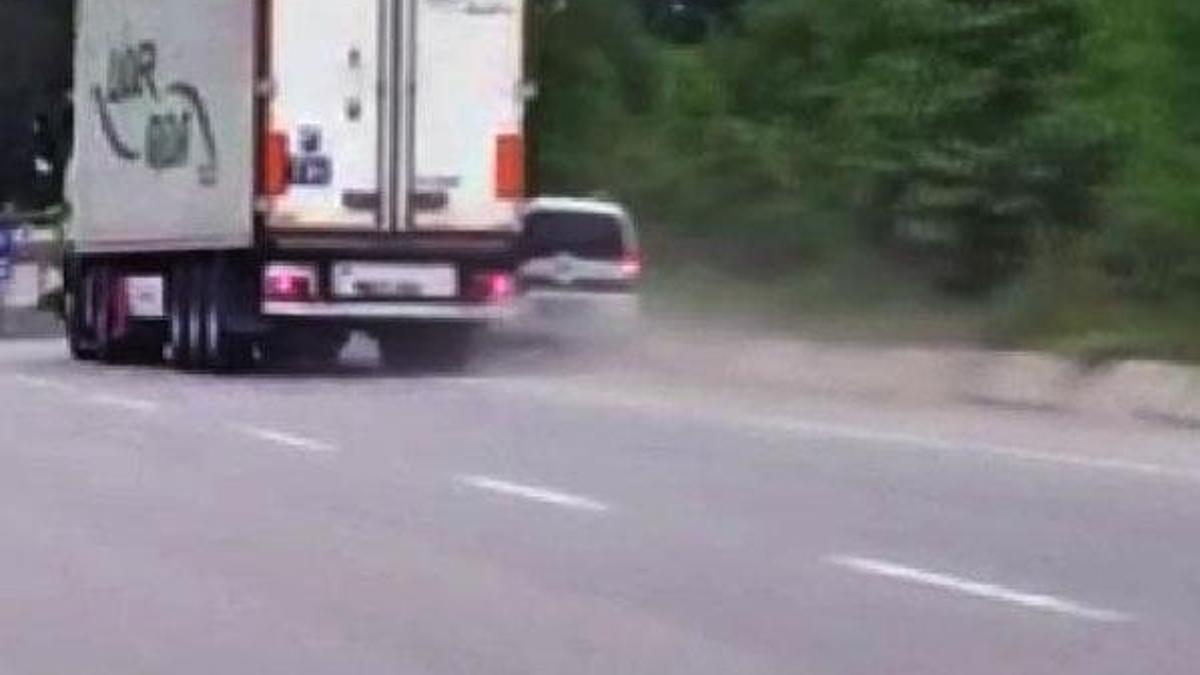 Samsun'da şok eden trafik kazası! Tır, ticari aracı...