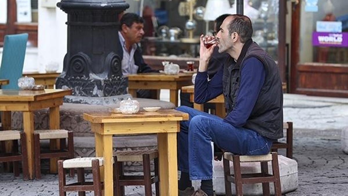 Kahvelerde oyun yasağı kalktı mı? Kahvehanelerde oyun, okey ve tavla oynamak serbest mi?