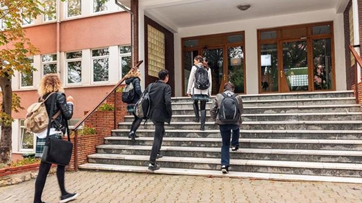 Liselerde hangi dersler yüz yüze olacak? Liselerde sınavlar ne zaman? Okullar ne zaman kapanacak?