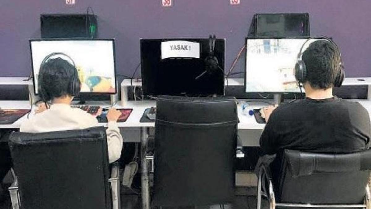 İnternet kafeler açıldı mı? Bilardo salonları, oyun salonları ve internet kafeler ne zaman açılacak?