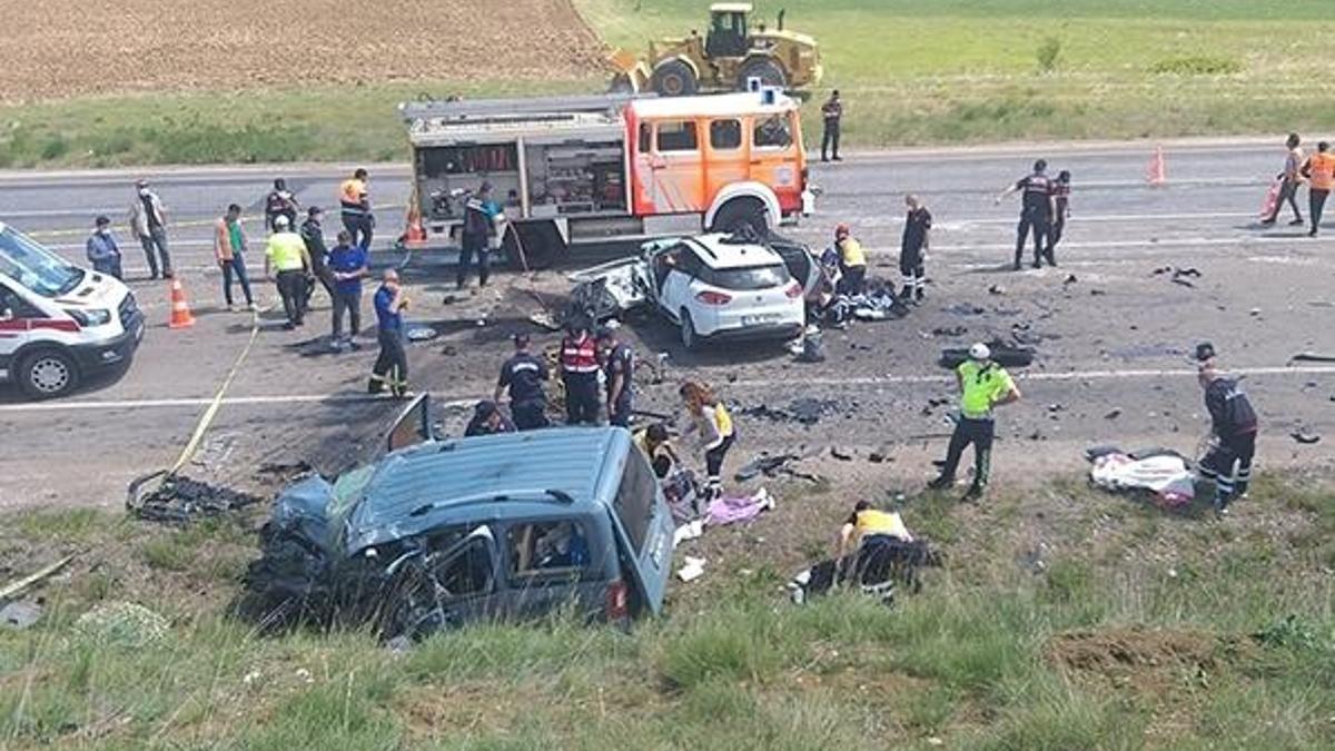 Sivas'ta katliam gibi kaza! 9 kişi hayatını kaybetti