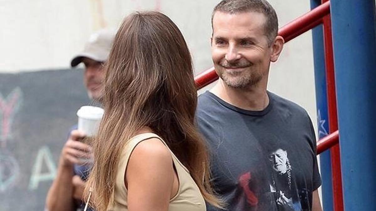 Bradley Cooper'dan Irina Shayk'a hayran bakışlar