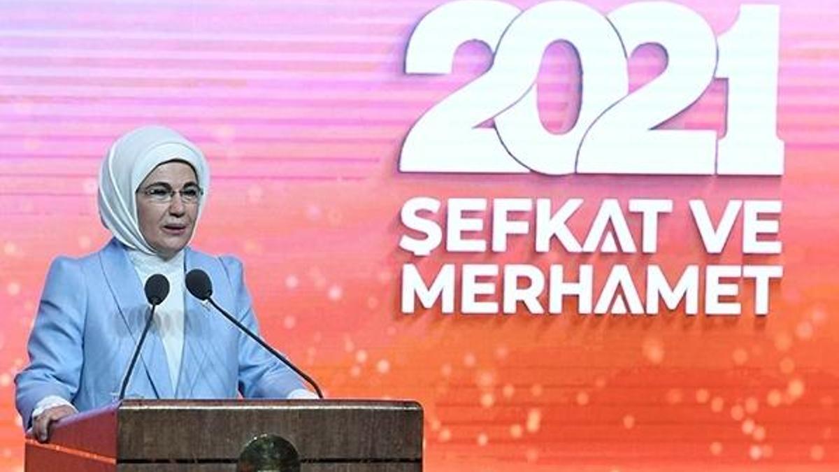 Emine Erdoğan: Teknolojik ilerlemeyle eş zamanlı manevi ilerleme sağlayamıyoruz