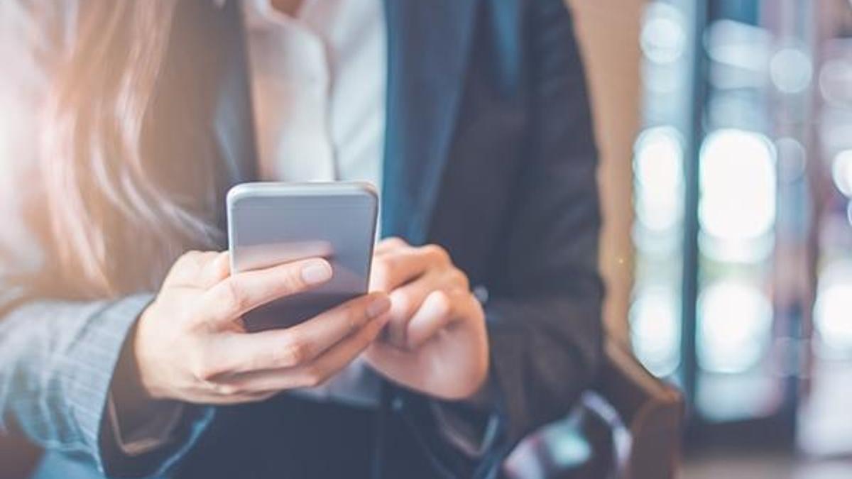 Ucuz cep telefonları! Yüzde 50 indirim ile satılan markalar, garantisi de var...