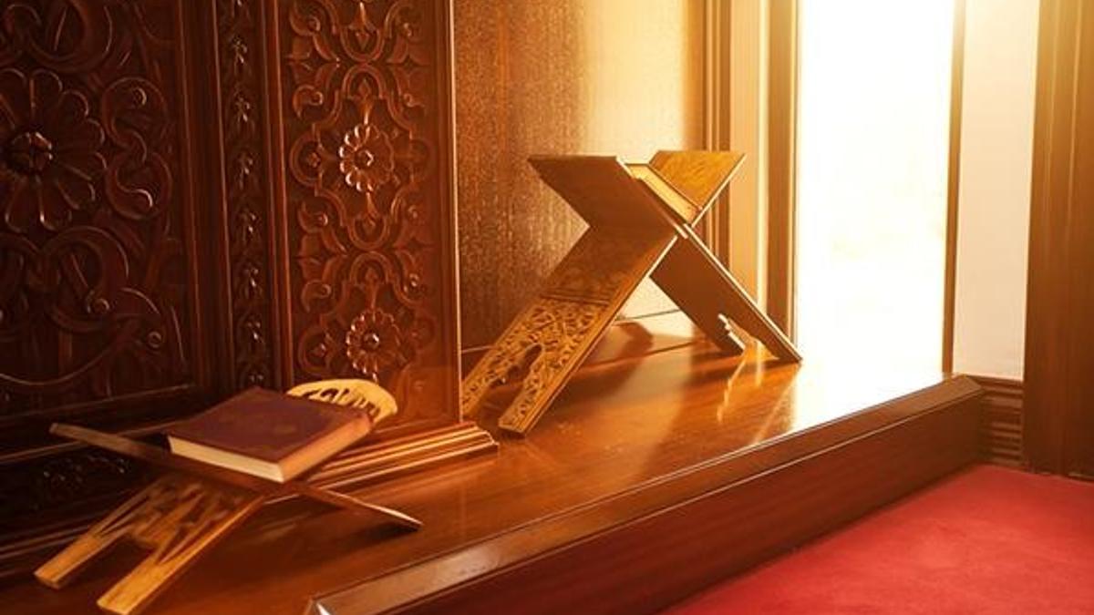 Küsuf namazı nasıl kılınır? Küsuf namazı nedir, Güneş tutulmasında küsuf namazı neden kılınır, Küsuf namazı kaç rekattır, ne zaman kılınır?