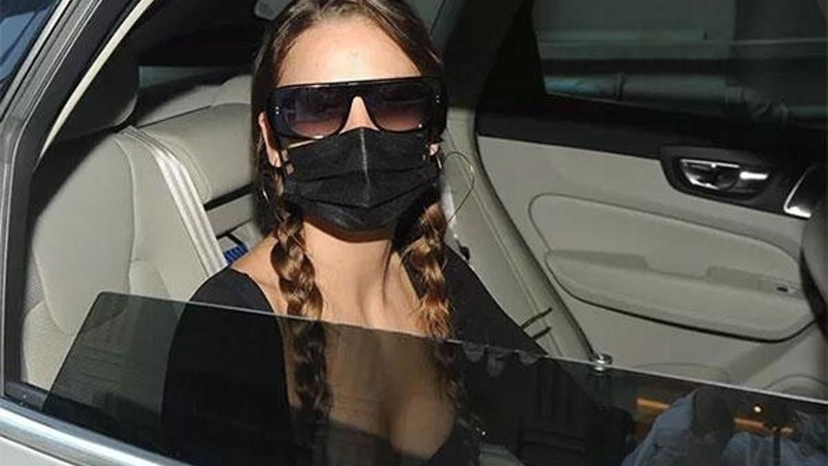 Serenay Sarıkaya yine dikkat çekti