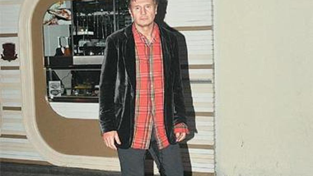 Flaşlar patlayınca altına kaçırdı!