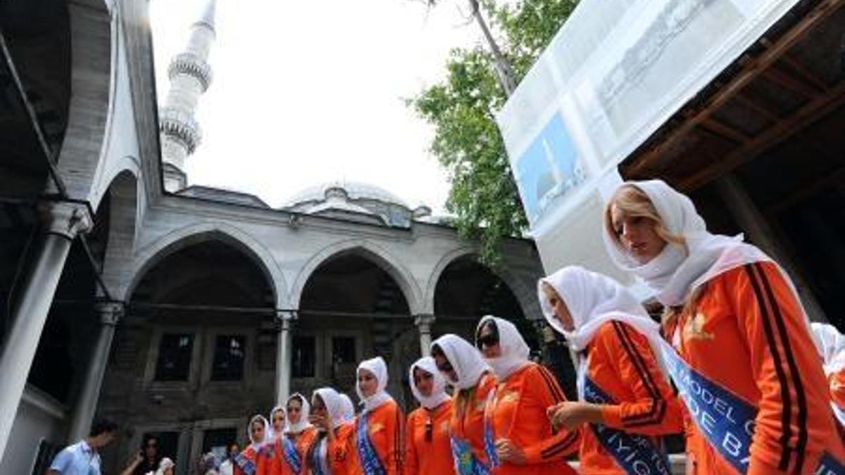 Eyüp'te 'kraliçe' duası