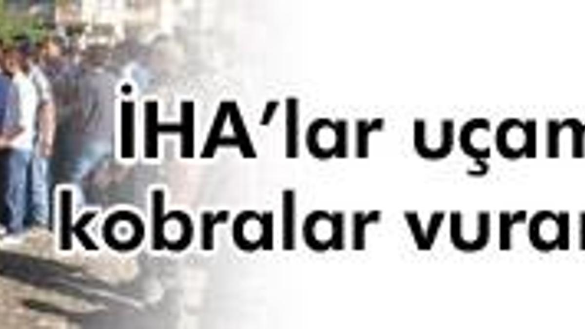 Askerlere bayrak indirttiler!