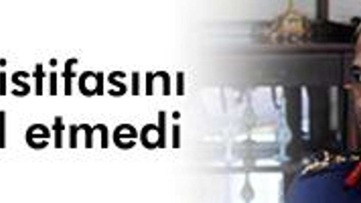 Tartışılan komutana madalya!