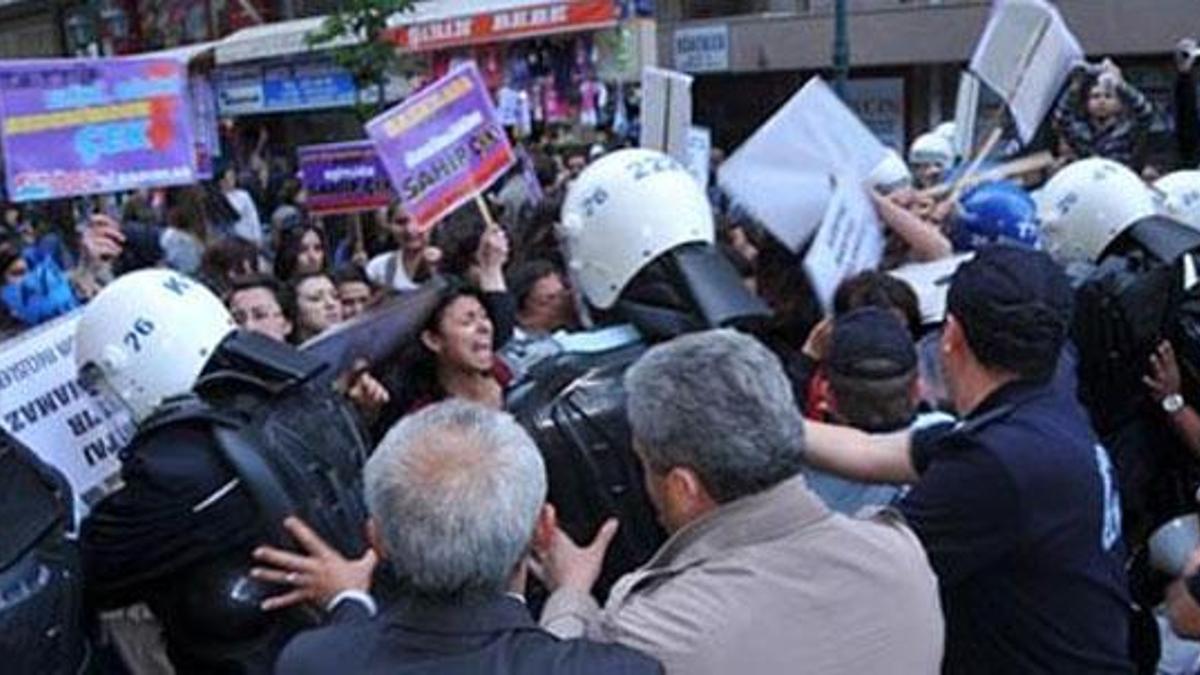 Kürtaj eylemine 3 yıl hapis talebi!