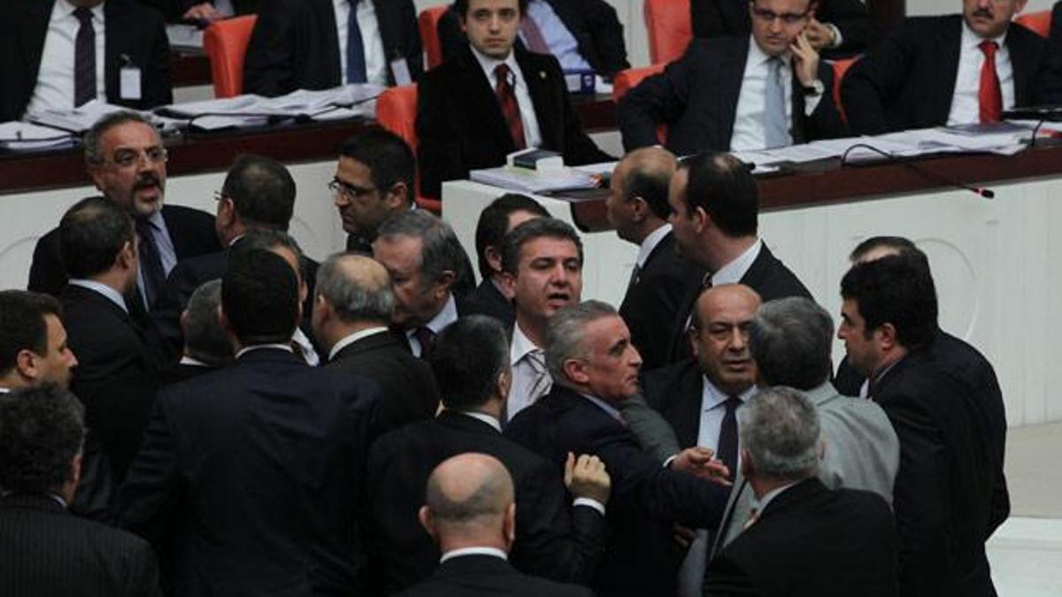 'Üç tane dönekten...'