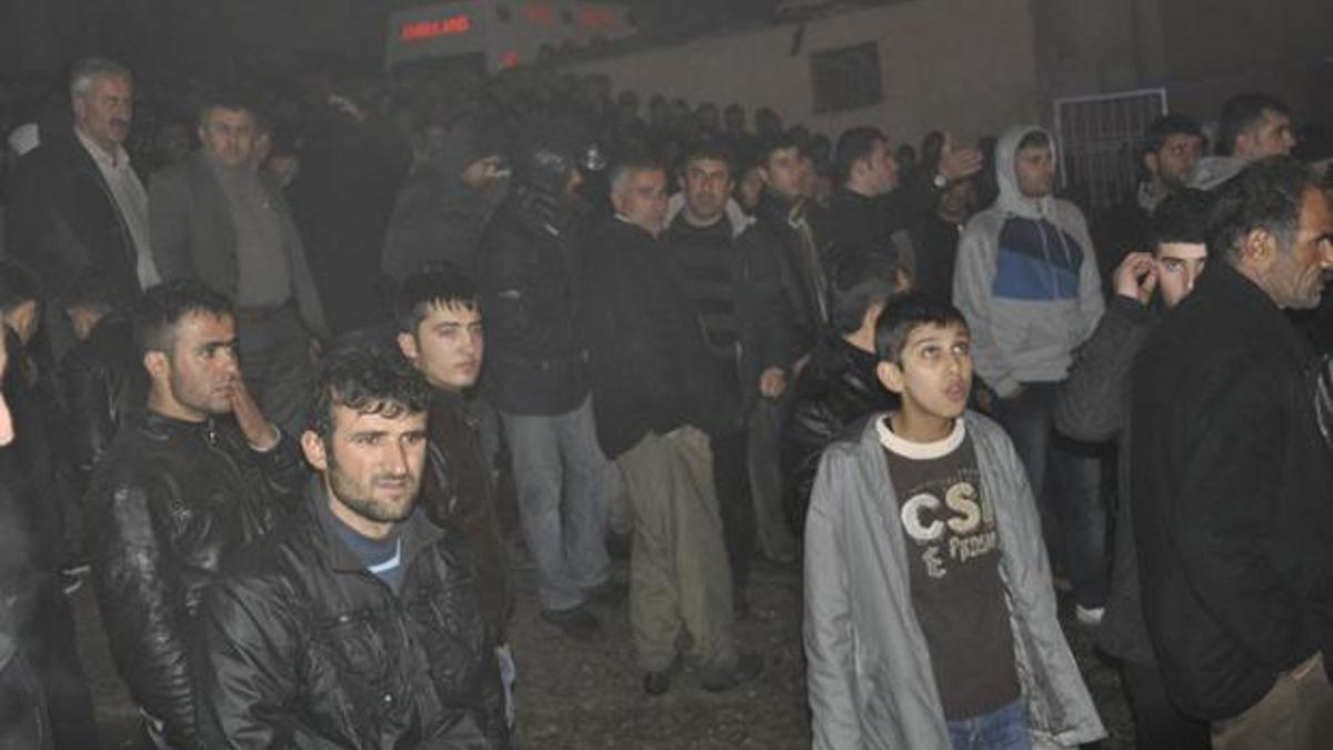 Halısaha duvarı çöktü: 1 ölü!