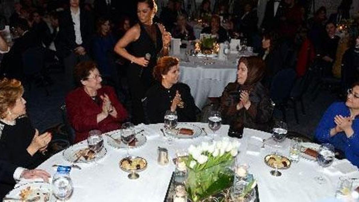 Aç Emine Hanım bir şey demez