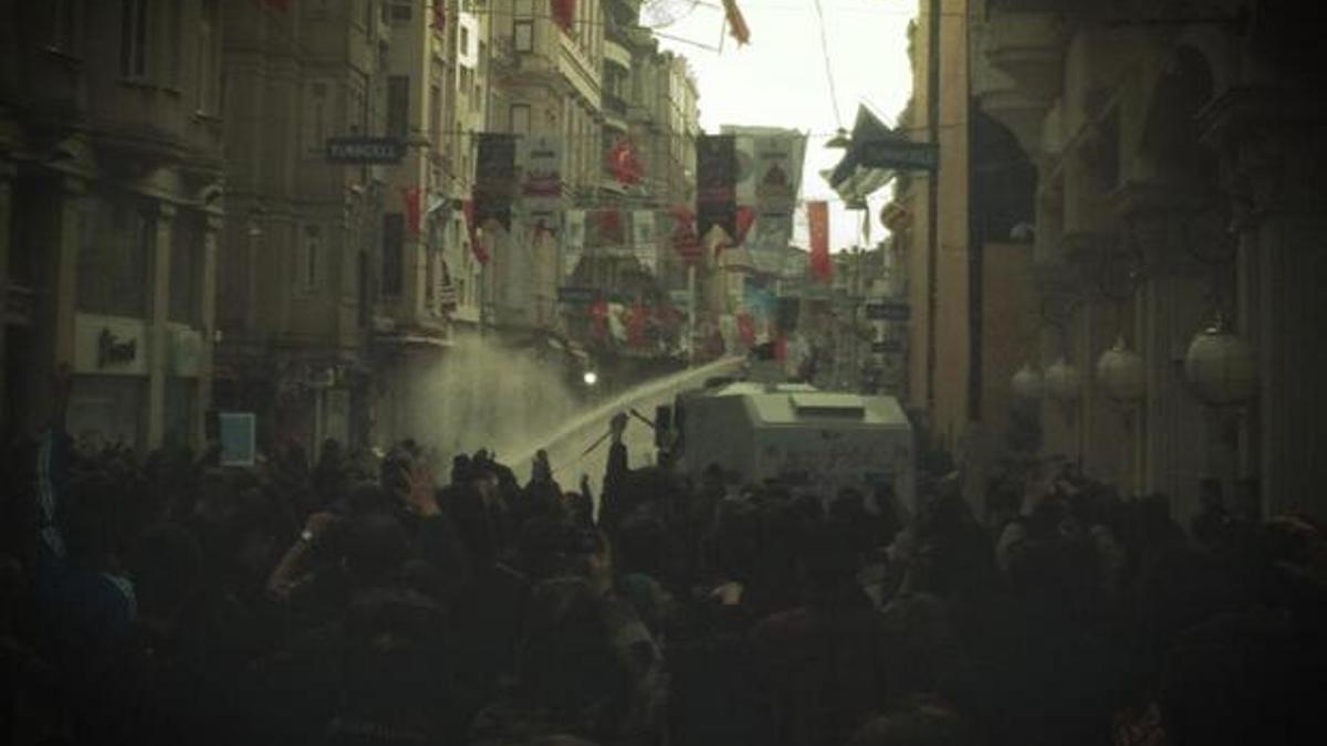 Taksim savaş alanına döndü!