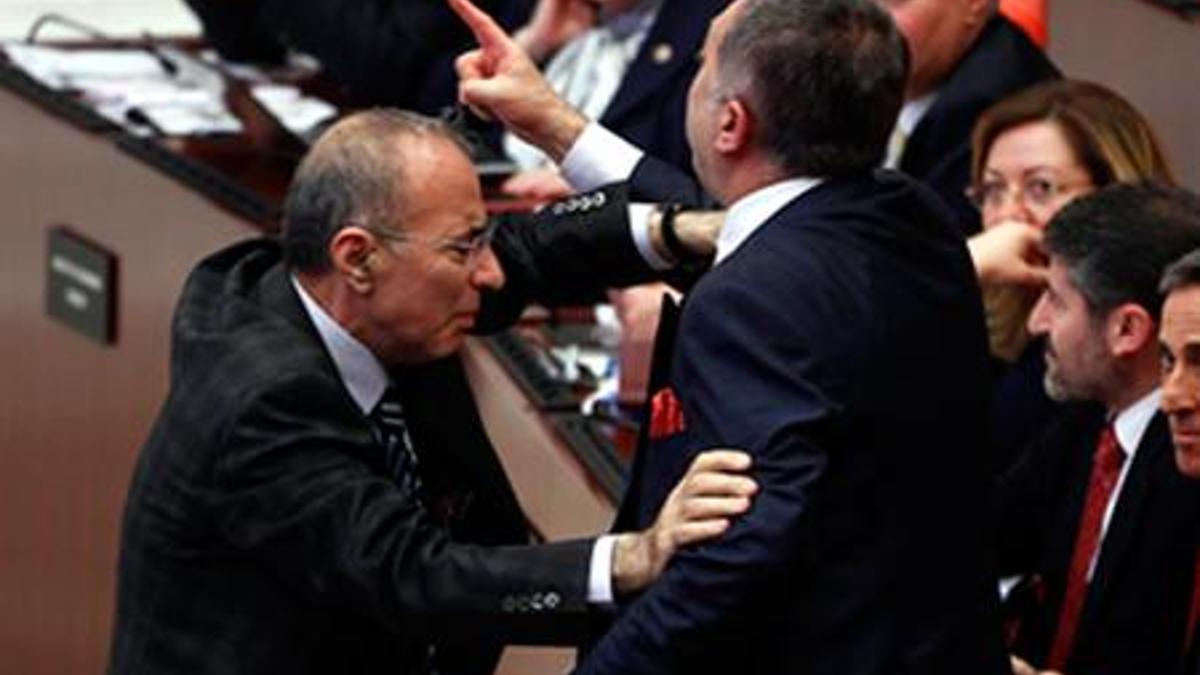 AKP'den  CHP'ye önerge çalımı