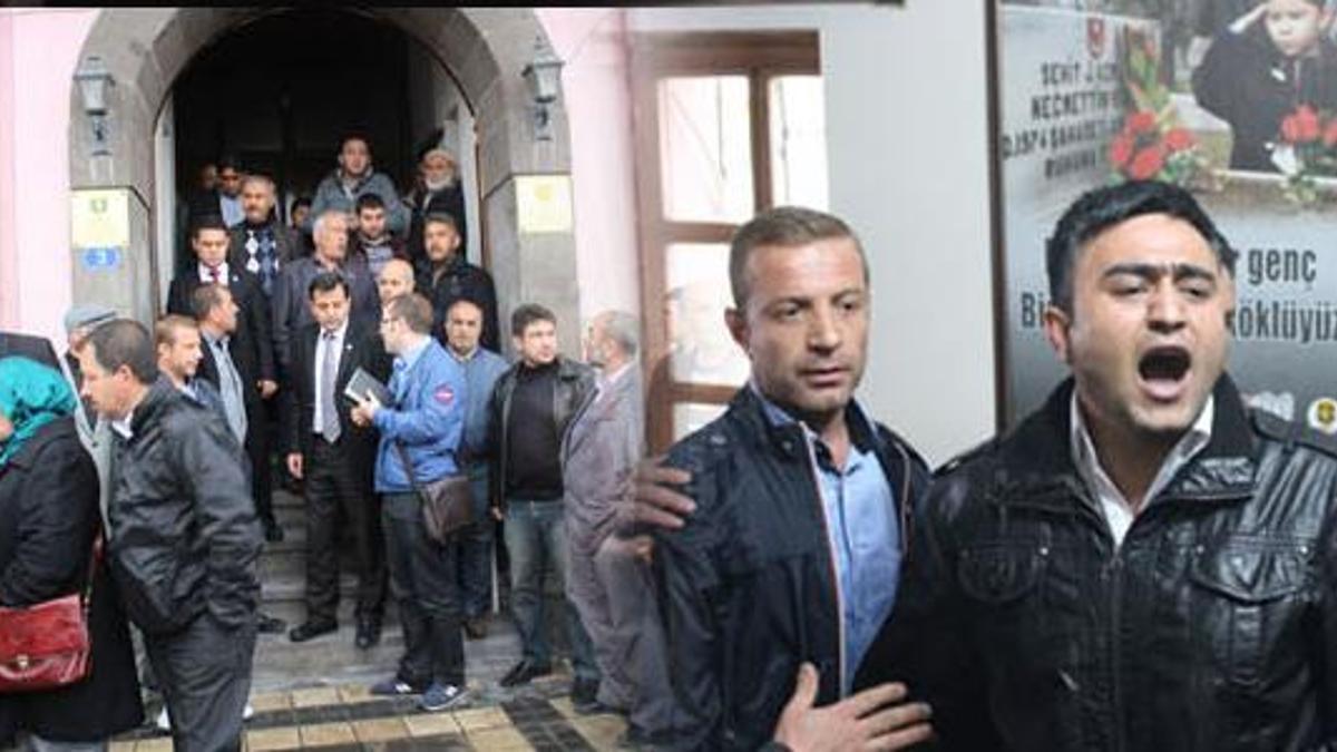 Akillere büyük öfke!
