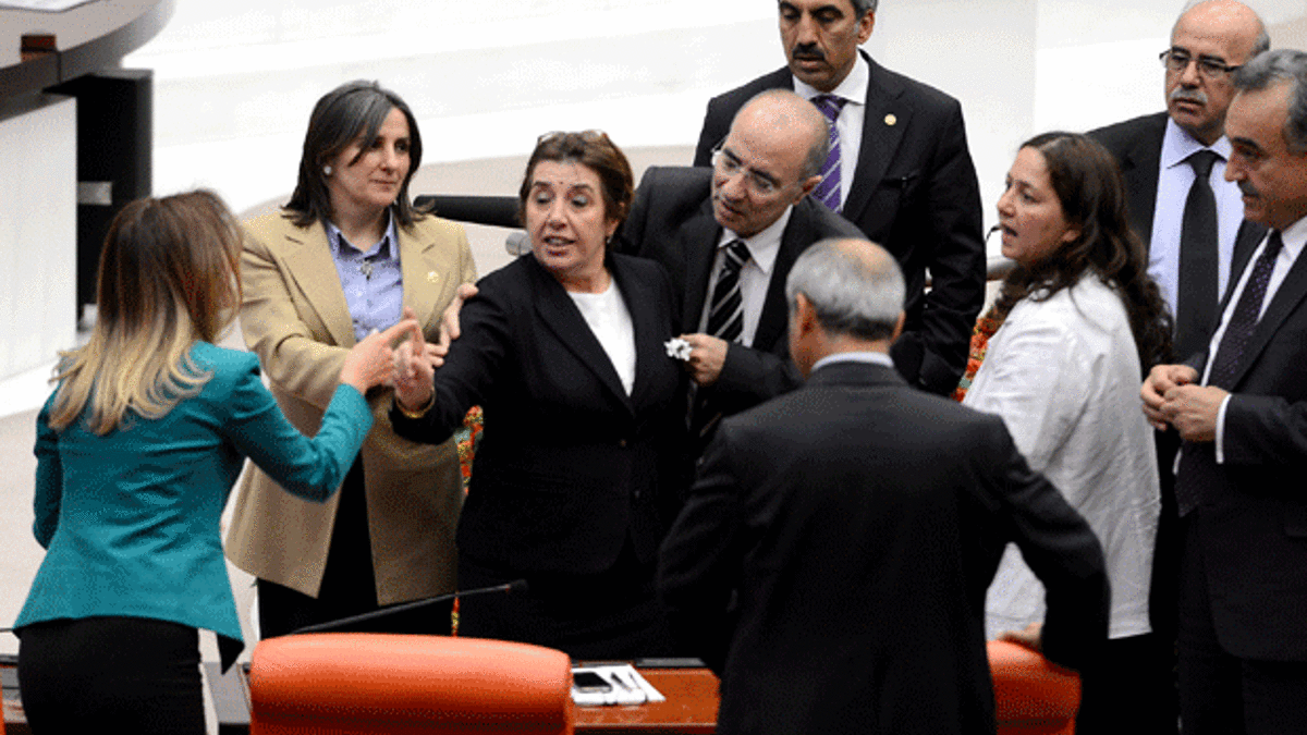 AK Parti: Bayram var MHP: Tehdit sürüyor