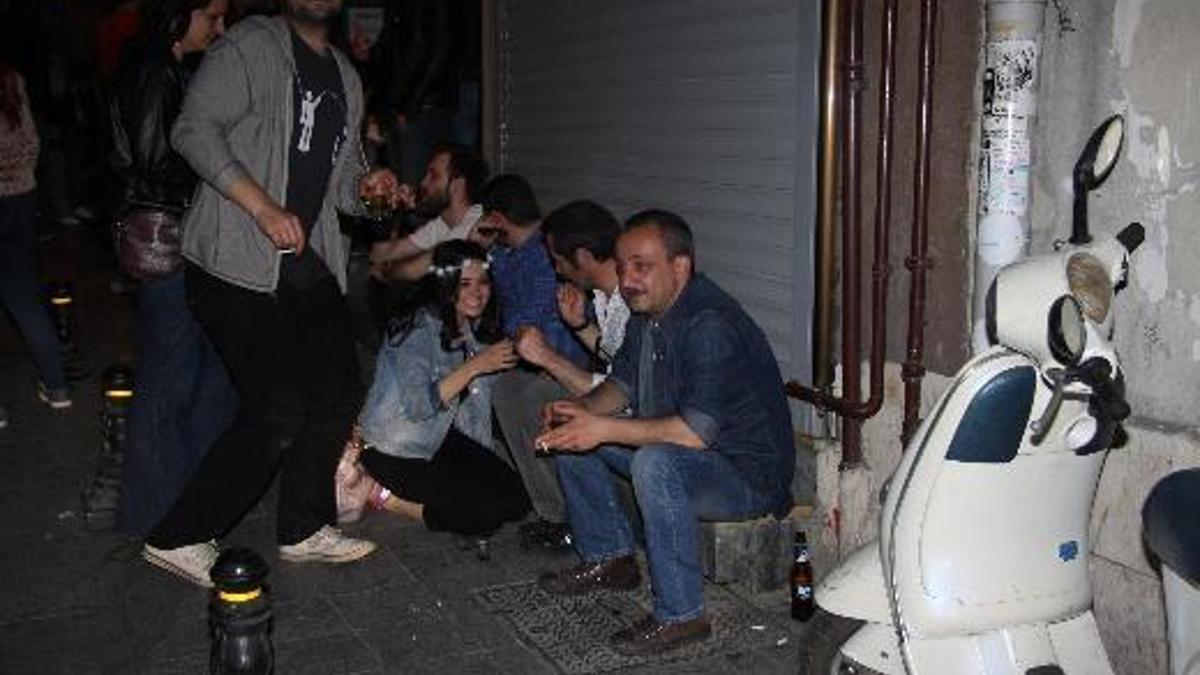Sevgili yerine yanında...