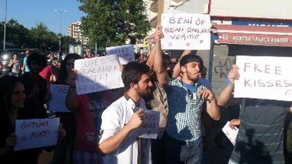Öpüşme eyleminde gerginlik!