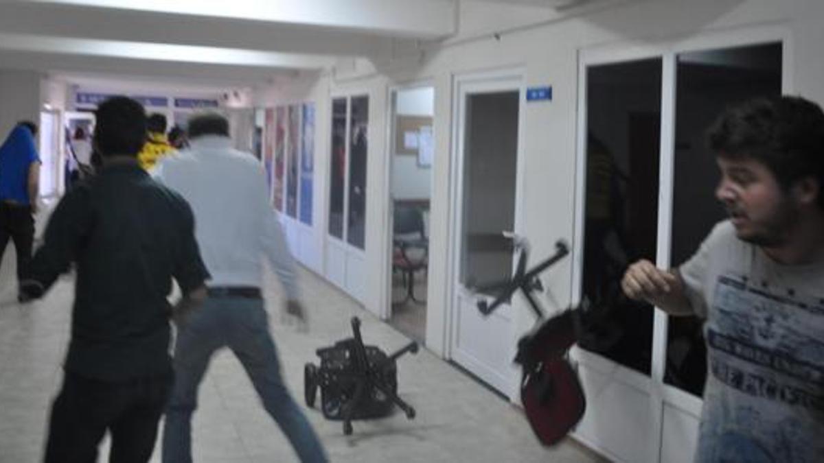 AKP binasına girdiler!