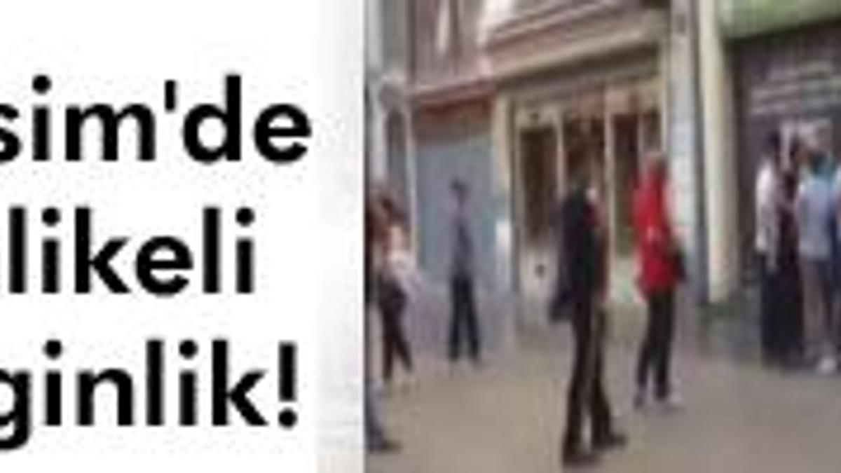 Taksim'de iki genç ağır yaralı!