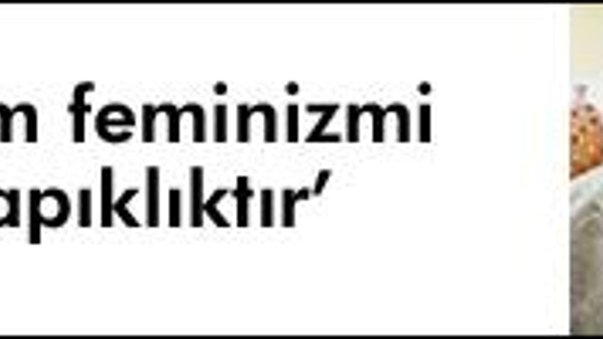 Dondurma yiyen türbanlılara taktı!