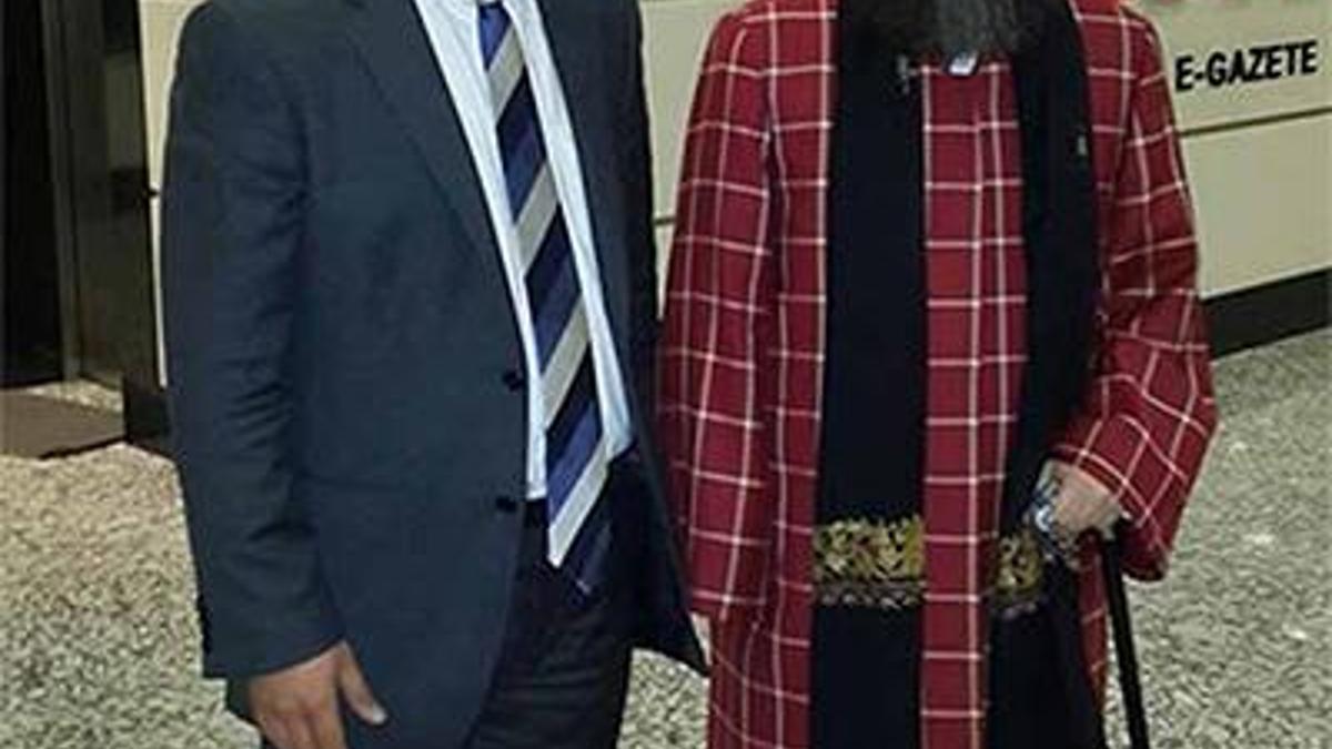 Cübbesi olay oldu!