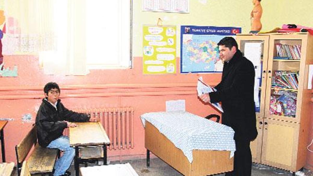 35 öğretmenle tek başına mazeret sınavına girdi!
