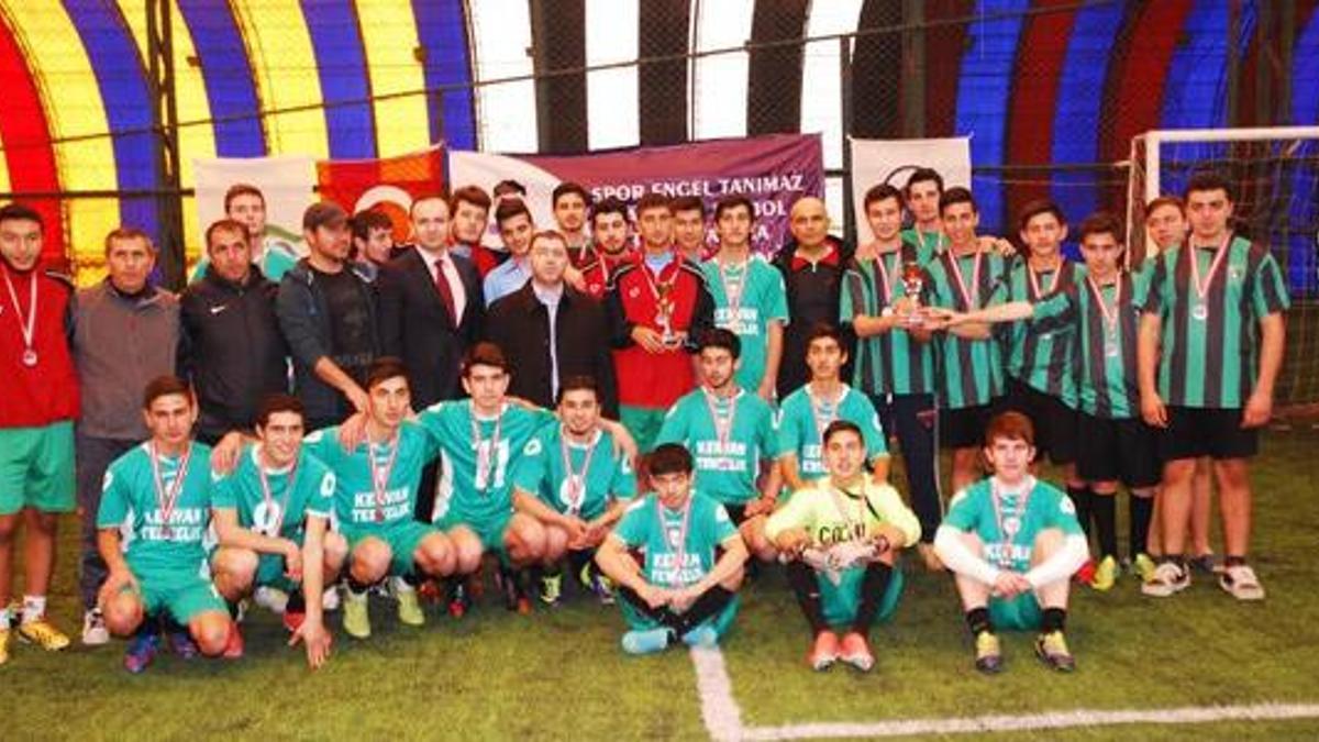 Çayırova’da ‘ENGEL’siz futbol!