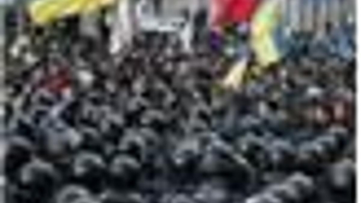 Ukrayna'da o yasa geçti!