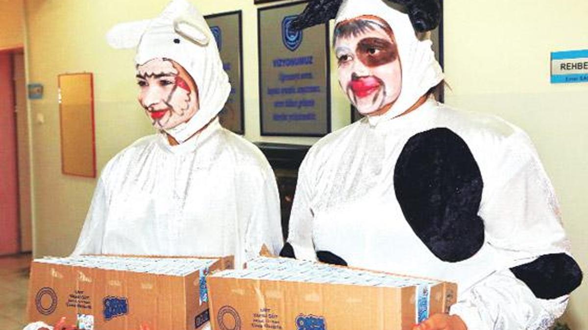 Ağızlar yanınca süt böyle dağıtıldı!