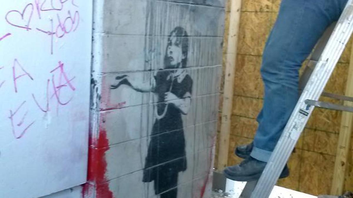 Banksy'nin eserine çalma girişimi!