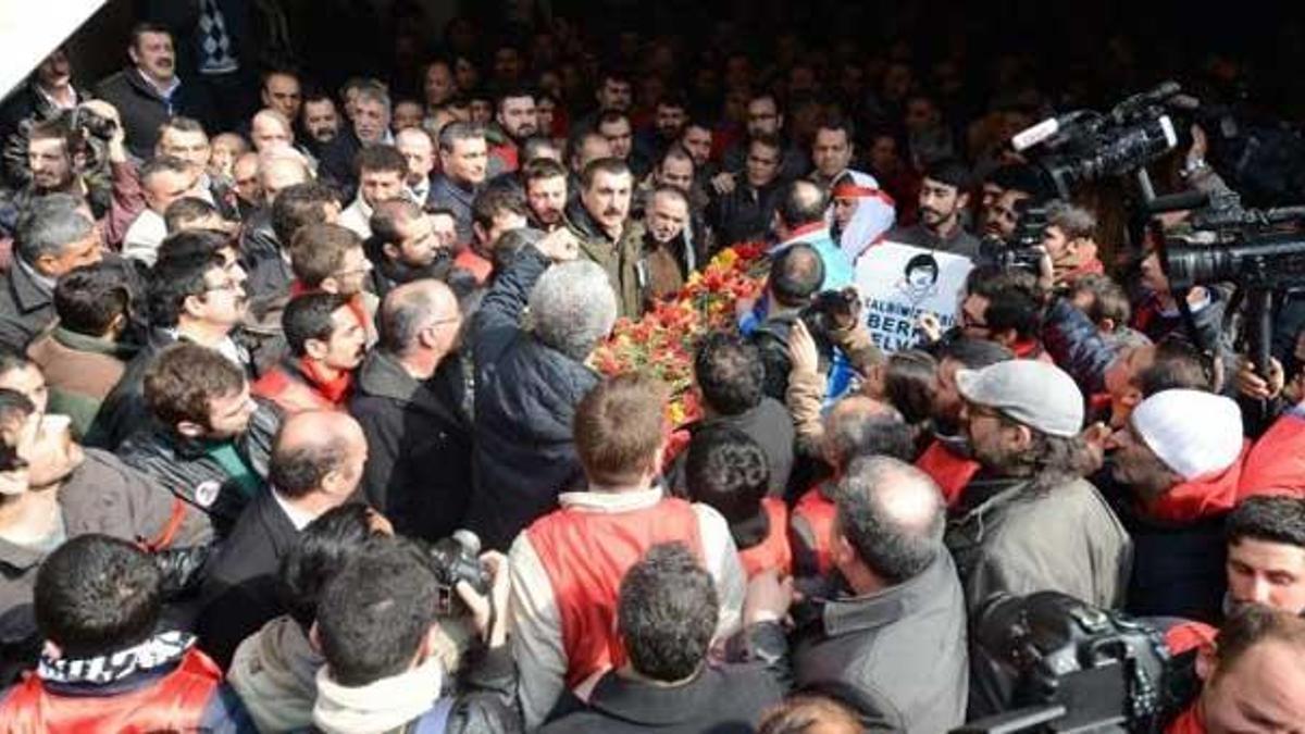 Yüzbinlerce kişi uğurladı