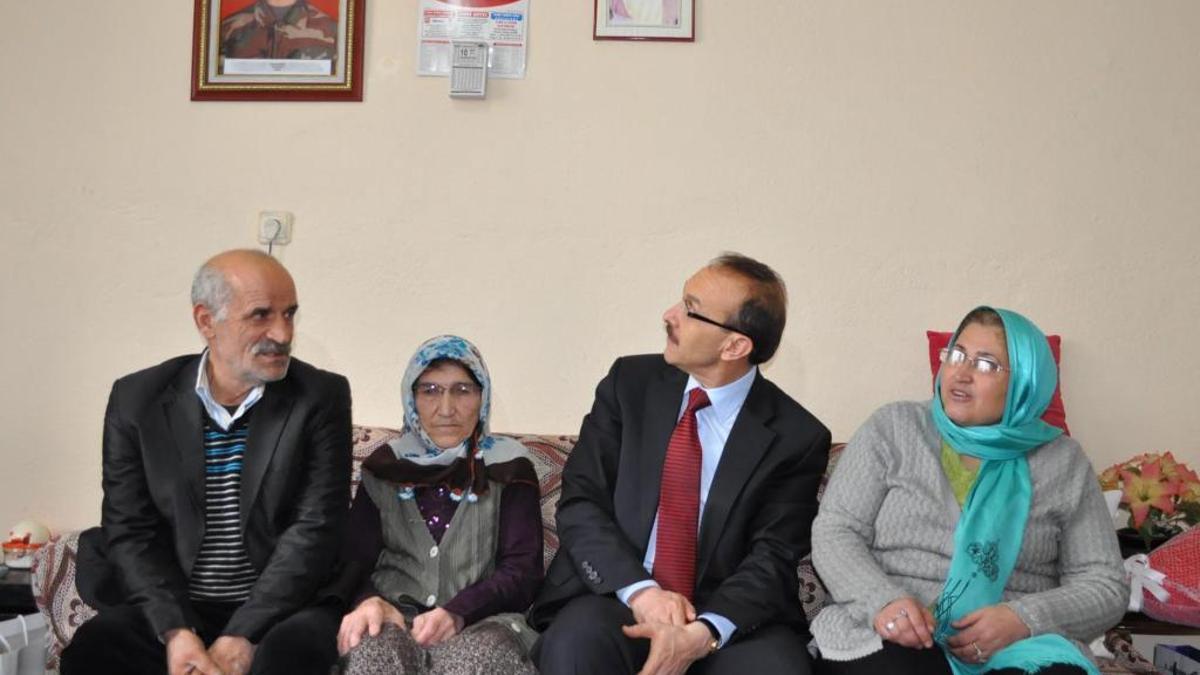 Şehit ailesine duygulandıran ziyaret!