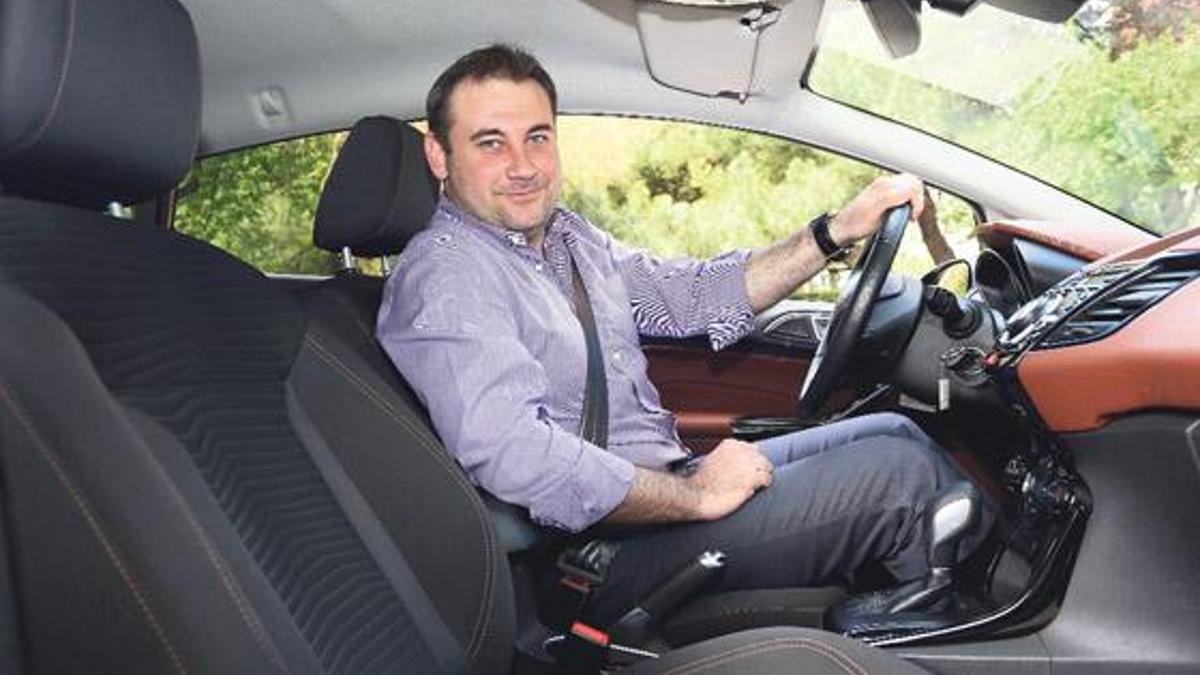 Kadın otomobilin rengine; erkek donanıma bakıyor