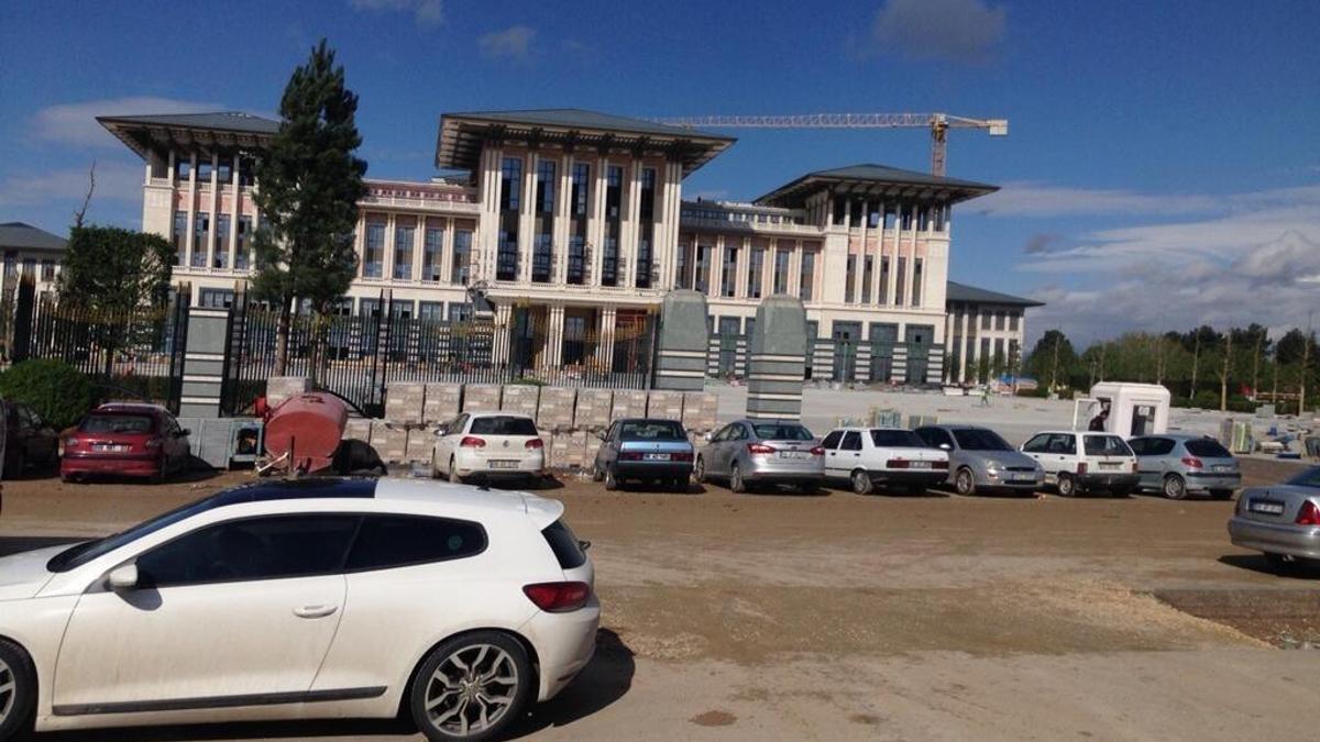 Tartışılan bina resmen bitti!
