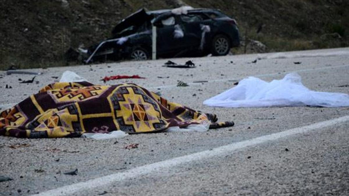 Düğün yolunda kaza! Gelin öldü damat ise...