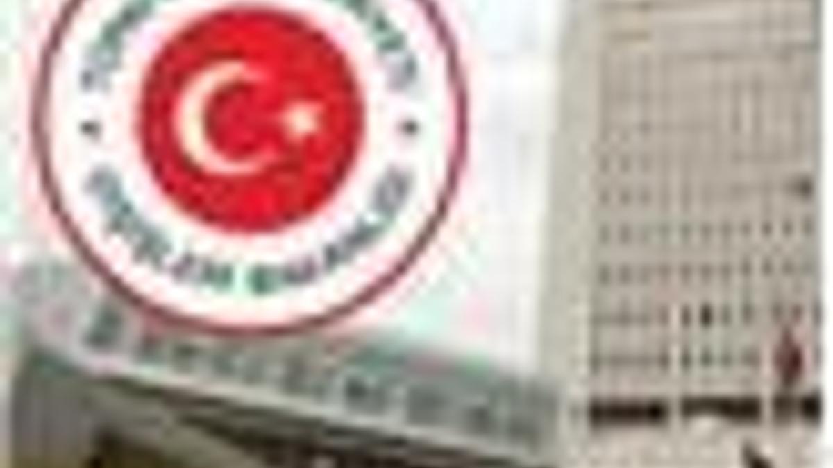 Davutoğlu: Bu konu siyasi bir konu değil bu konu...