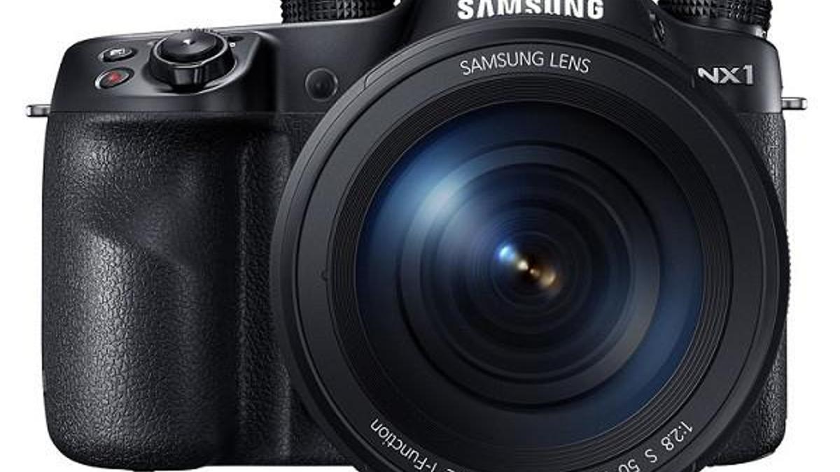 Samsung'un yeni nesil DSLR makinesi NX1 ödül üstüne ödül kazanıyor