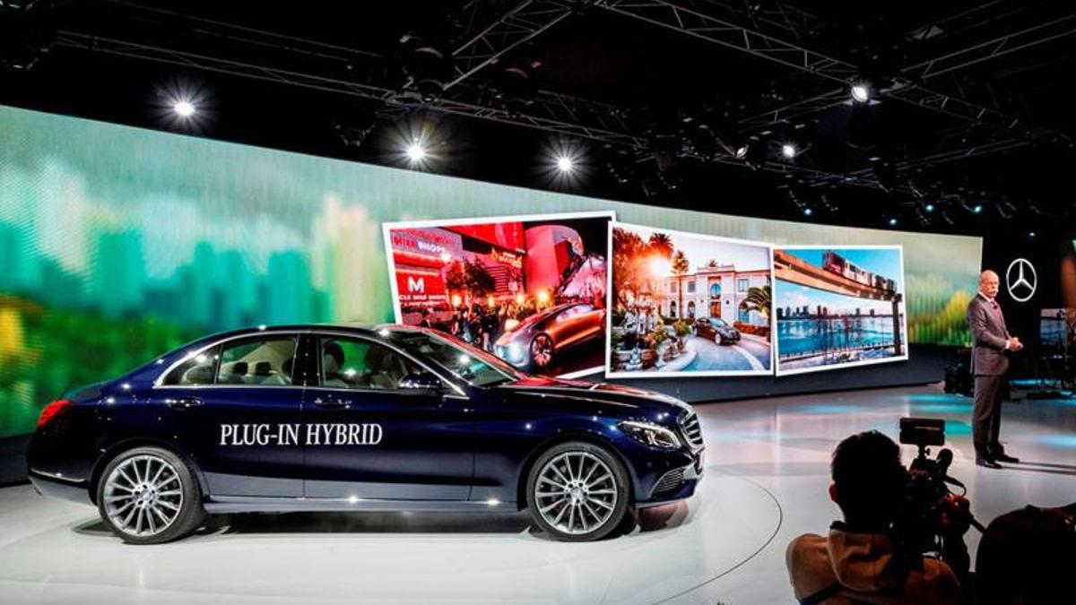 Mercedes-Benz yeni otomobilini tanıttı